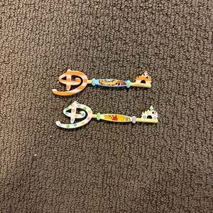Disney Store Winnie the Pooh and Tigger Easter Mystery Collectible Key Set